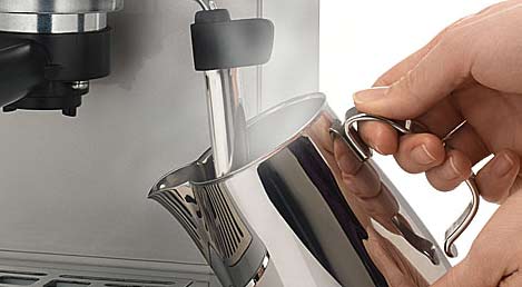 Saeco: prepare leche con herramientas de barista