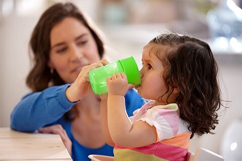 Vasos con boquilla para niños pequeños