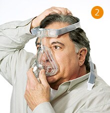 un hombre que llevaba una máscara cpap